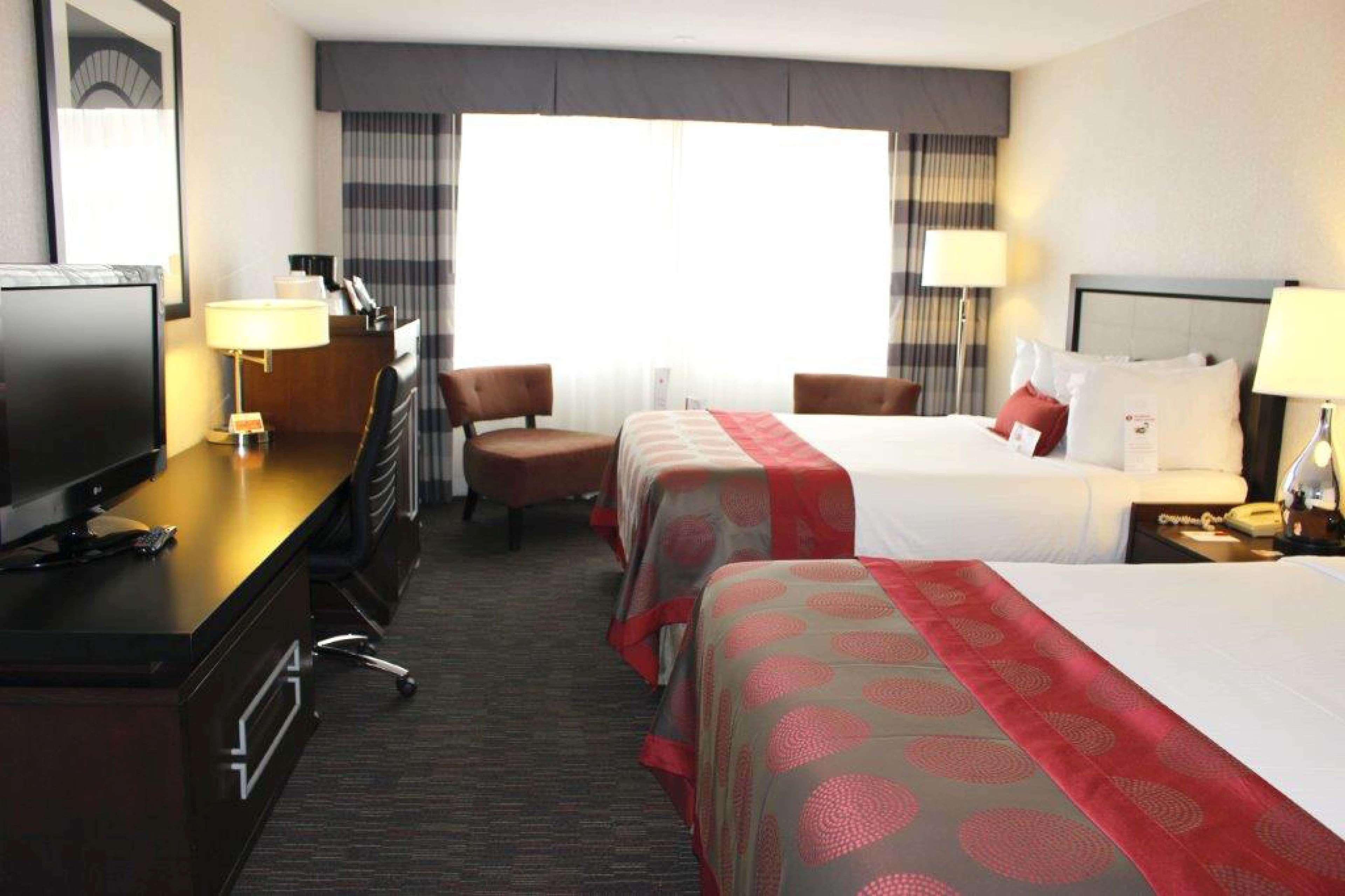 Ramada Plaza By Wyndham Regina Downtown Exterior foto