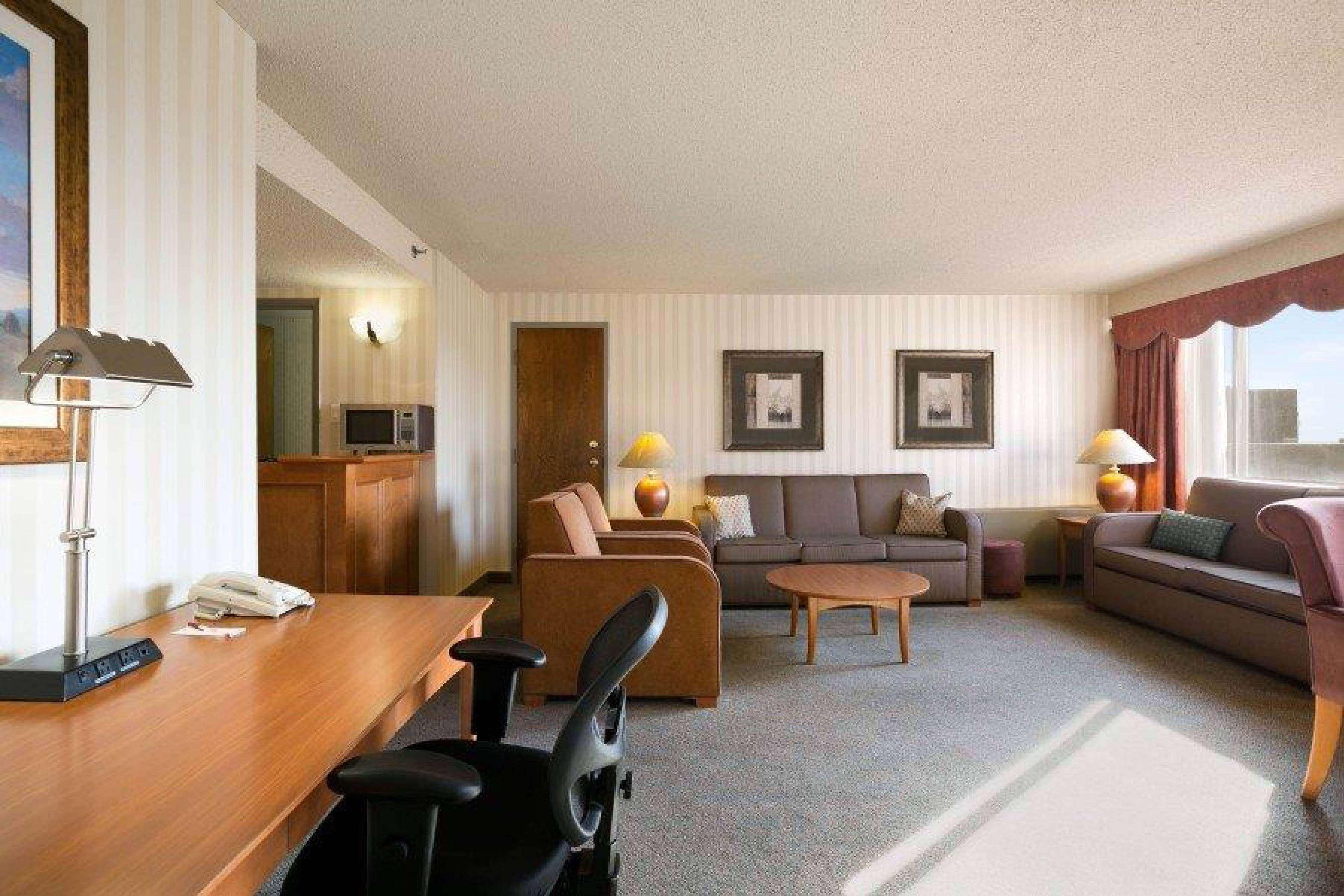 Ramada Plaza By Wyndham Regina Downtown Exterior foto