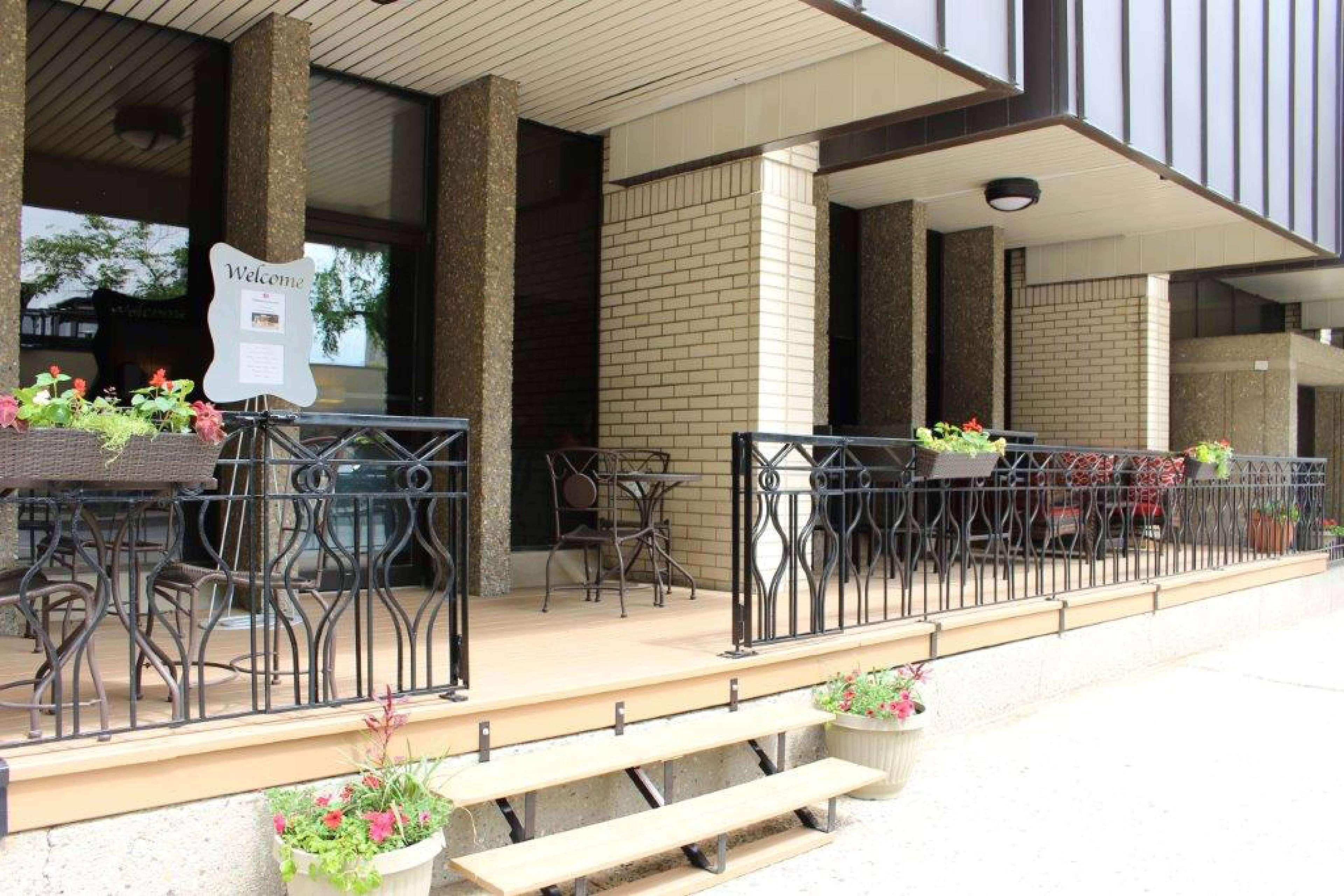 Ramada Plaza By Wyndham Regina Downtown Exterior foto