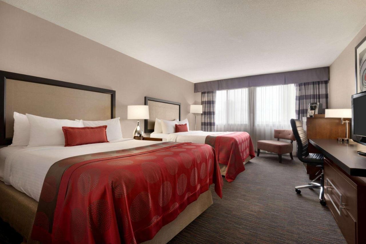 Ramada Plaza By Wyndham Regina Downtown Exterior foto