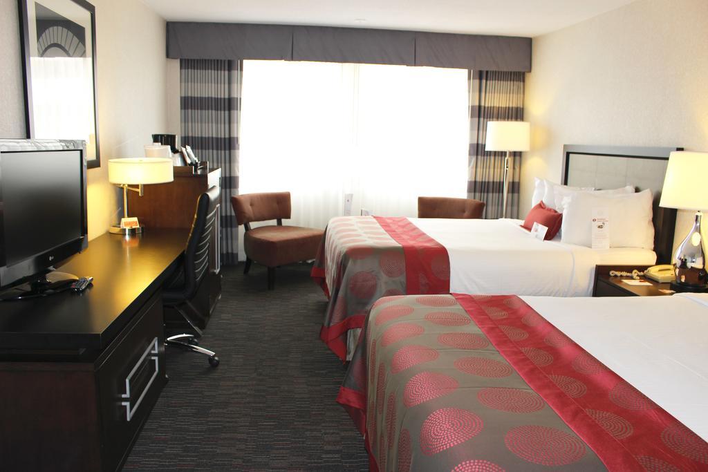 Ramada Plaza By Wyndham Regina Downtown Exterior foto