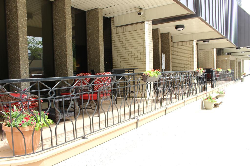 Ramada Plaza By Wyndham Regina Downtown Exterior foto